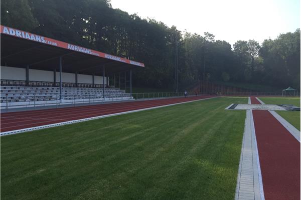 Aanleg kunststof atletiekpiste in PU - Sportinfrabouw NV